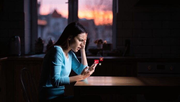 
              Cyberviolences conjugales : quand les nouvelles technologies deviennent un outil au service de l’emprise.
              
