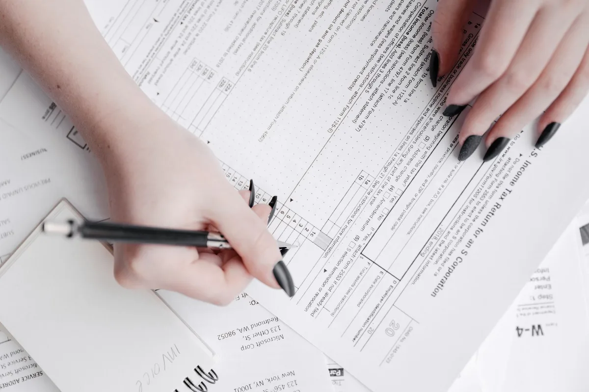 Documents de conformité et dossiers d'audit pour traçabilité des obligations
