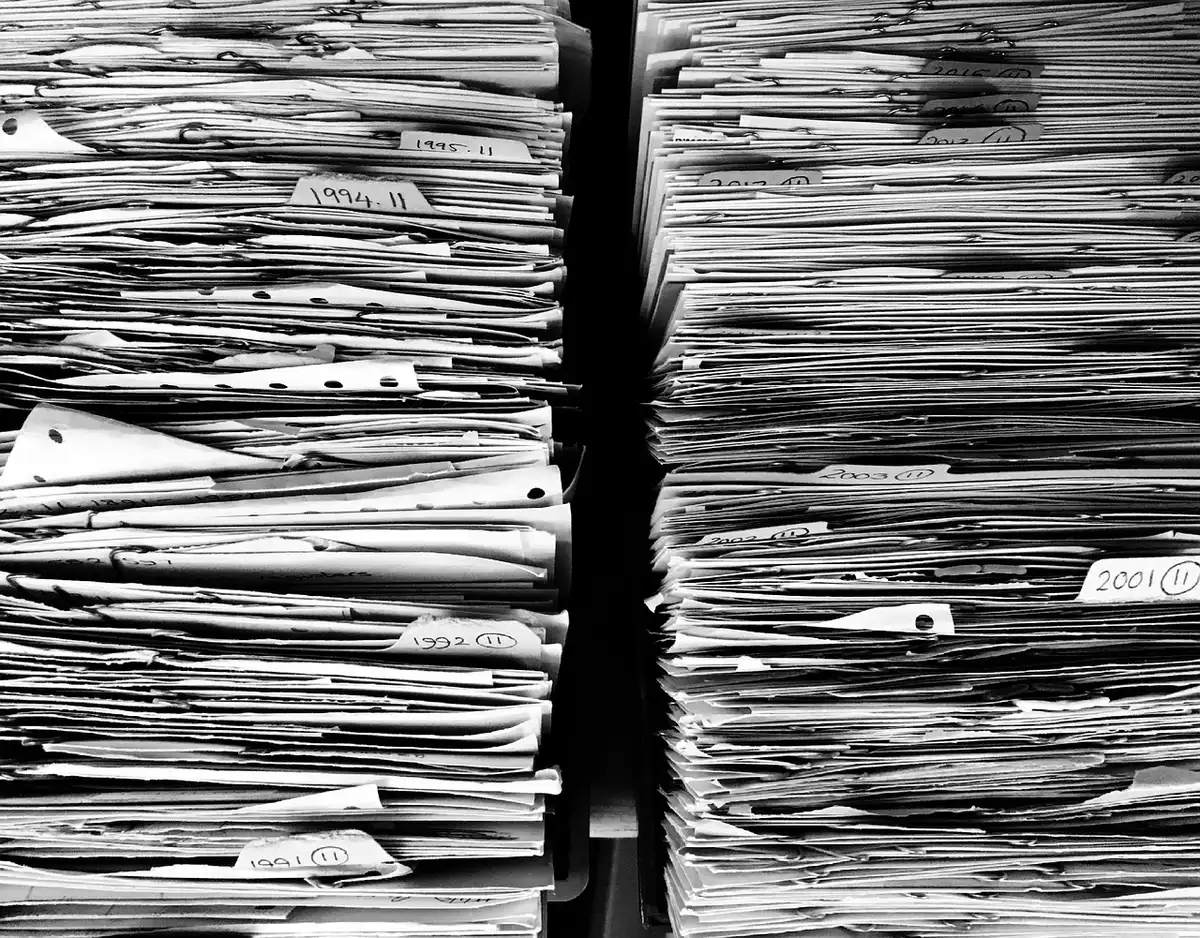 Dossiers et documents professionnels classés pour conservation et justification