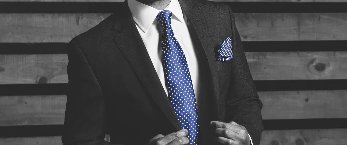 Mentorat en entreprise : un manager guidant un collaborateur lors d’une session