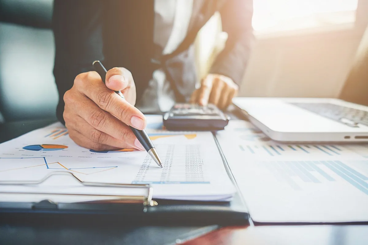 Tableau de calcul des coûts et tarification pour une petite entreprise