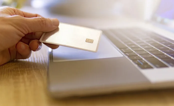Écran d'ordinateur affichant une page de produit e-commerce épurée et bien organisée