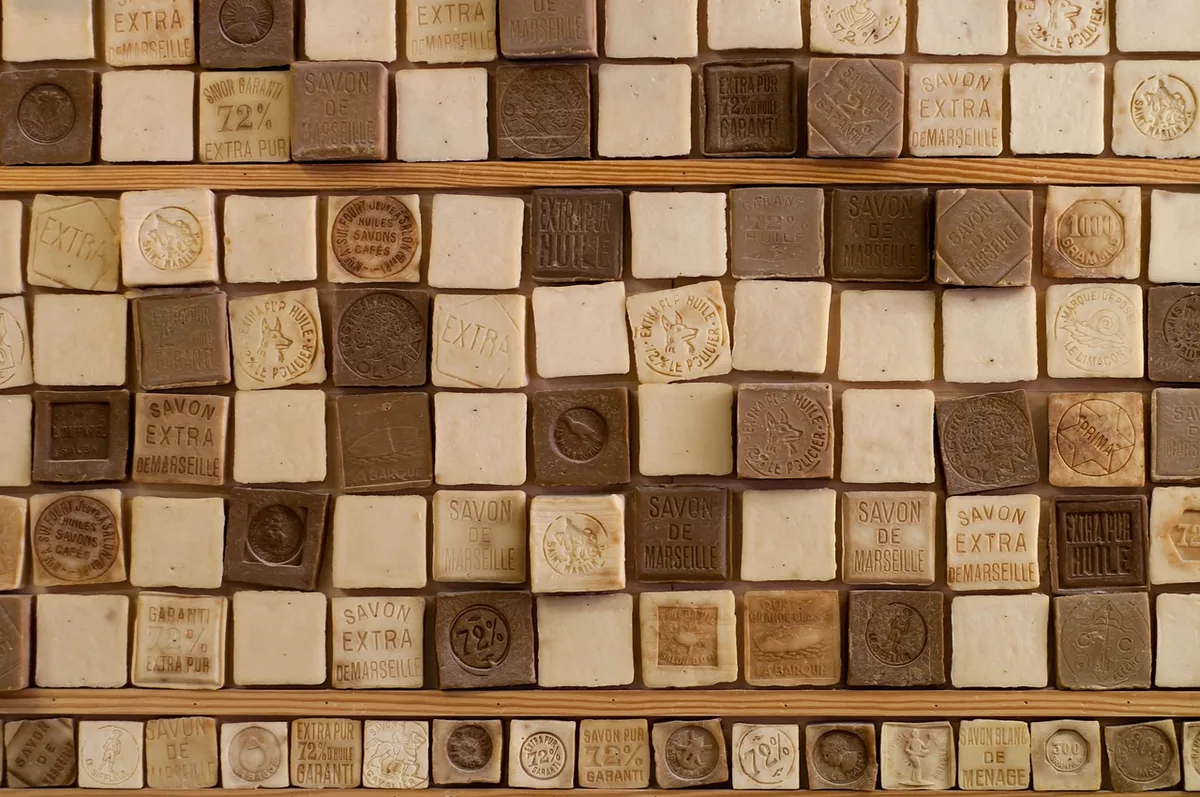 Vérification de la qualité et de la constance d'un lot de savon