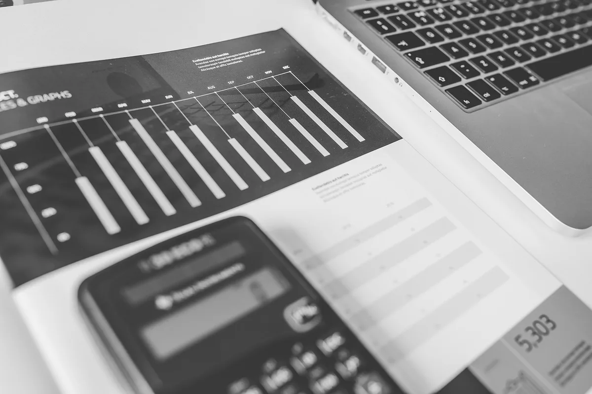 Tableur de calcul des coûts sur un écran d'ordinateur