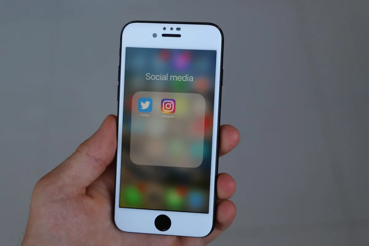 Calendrier de publication et planification des congés pour les réseaux sociaux